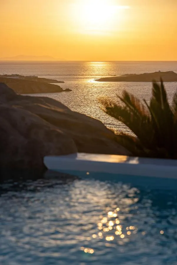Mykonos Town Black Villa- Cave Heated Pool