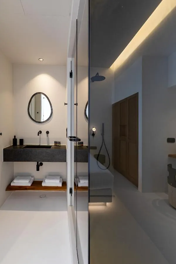 Mykonos Town Black Villa- Cave Heated Pool 그리스
